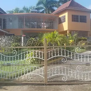 holiday-house-montego-bay.comcaribbean.com/